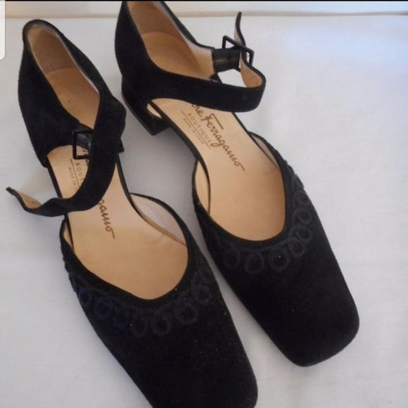 Salvatore Ferragamo black suede shoes. Size 7.5 4A - Picture 4 of 7